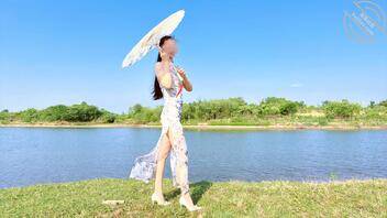 【海角原创】112休假和老姐到湿地公园玩，买的新衣服让我给她拍玉女风照片1